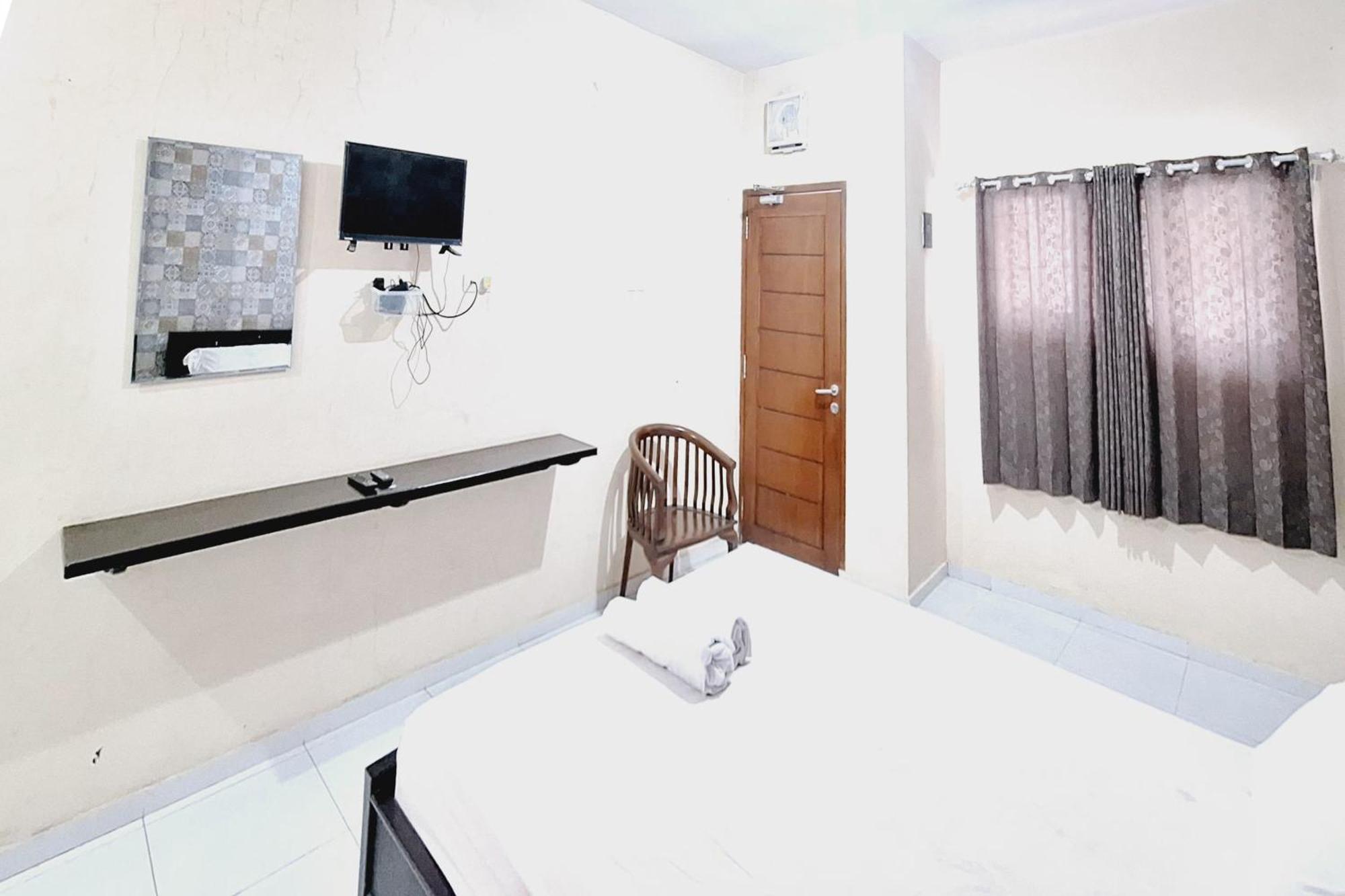 Villa Bukit Bunga Syariah Redpartner Pacet Mojokerto Exterior foto